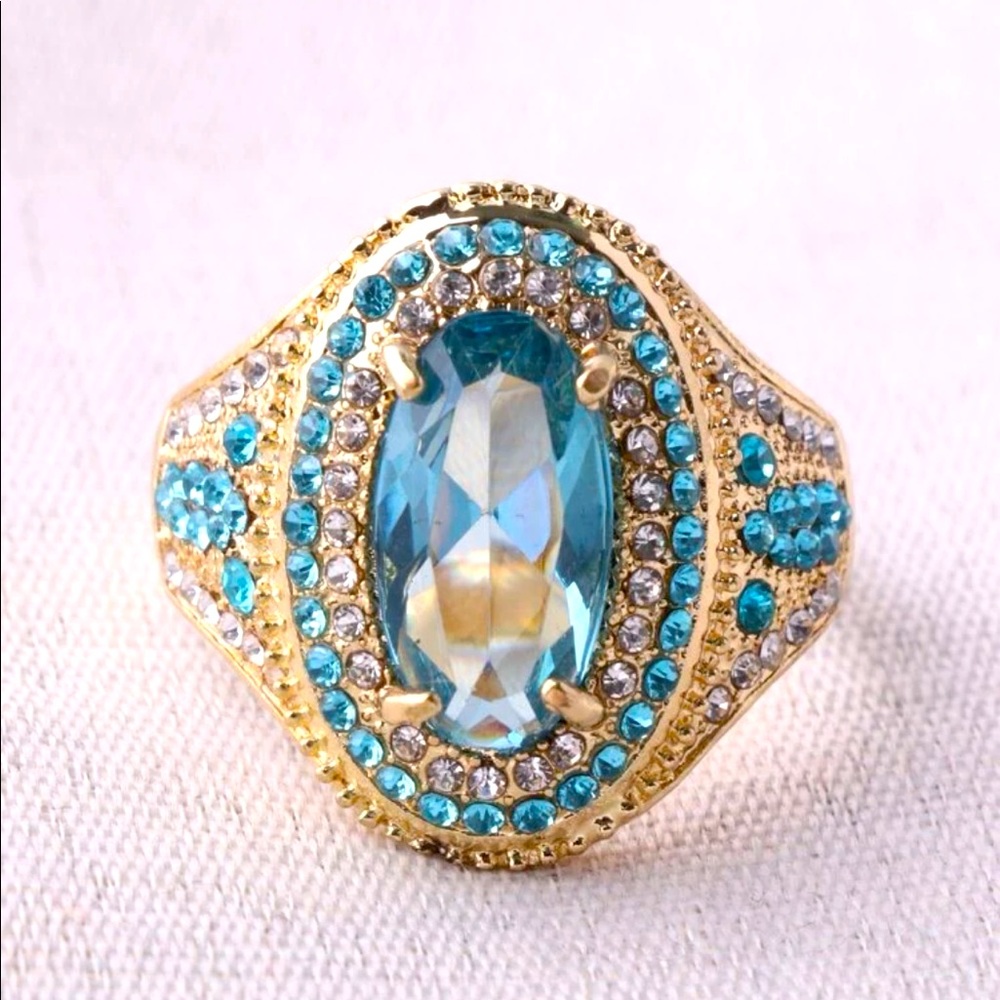 Aquamarine Gold Tone Vintage Ring 💎